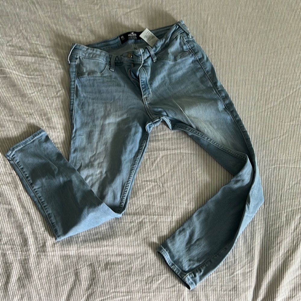 11S mid rise jean legging. Hollister brand. Barely worn.